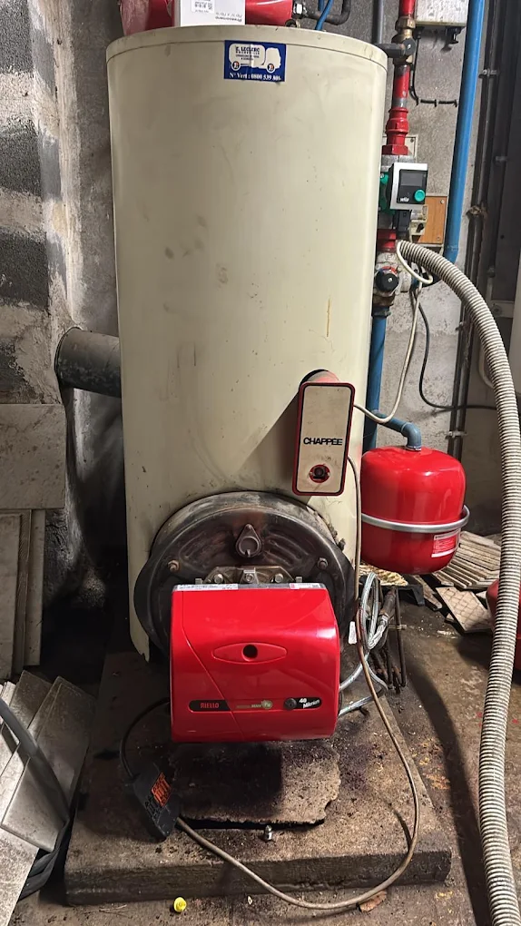 Dépannage d’une chaudière fioul Chappée avec brûleur rouge déposé